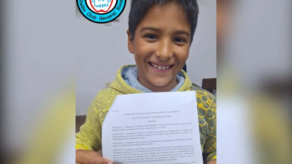 Nassim tiene 9 años, es de Roca y se convirtió en el radioaficionado más joven del país