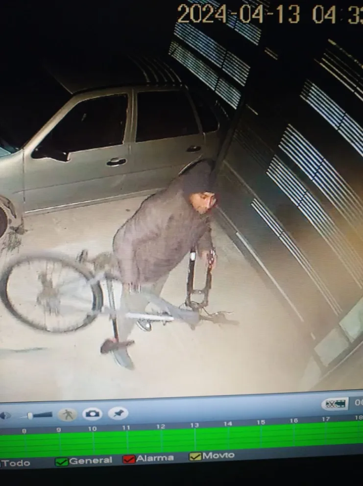 Forzó la cerradura de un complejo y se llevó dos bicicletas 