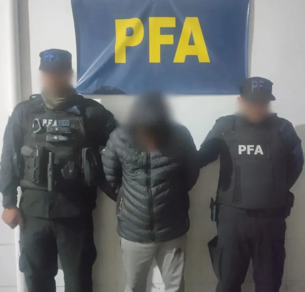 “Ventas por menor, detenido por mayor", secuestran drogas, armas y dinero en el Alto Valle