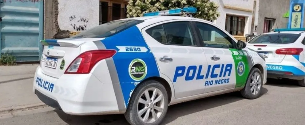 Irrumpió en la casa de su ex pareja y la atacó con una damajuana de vino