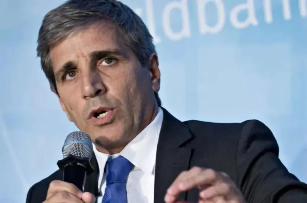 Caputo señala que la expectativa negativa de los argentinos afecta el control de precios