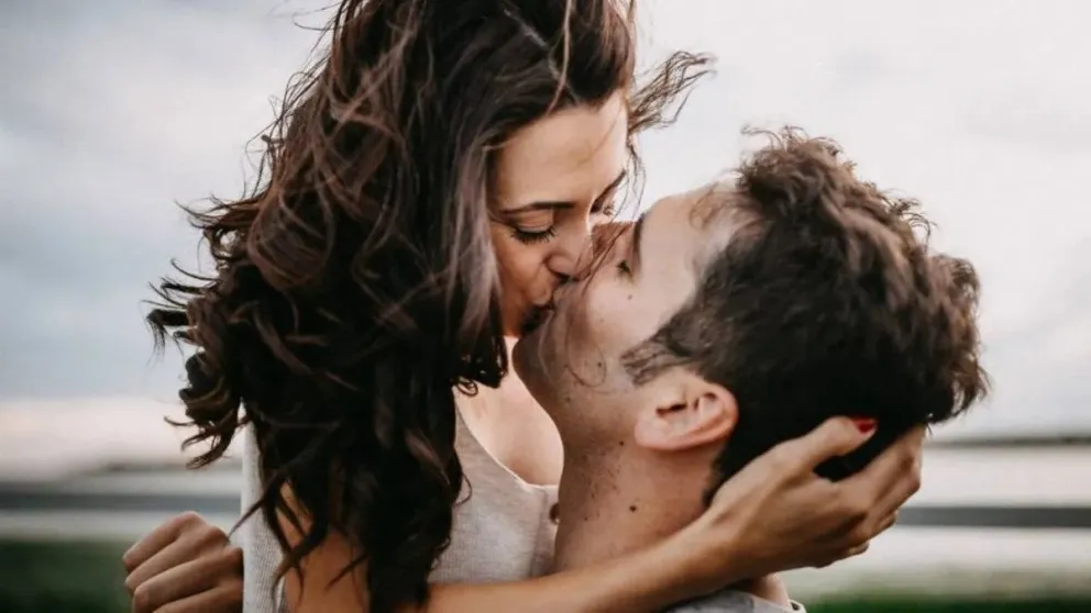 Pasión estelar: Los signos del zodiaco más ardientes en la cama