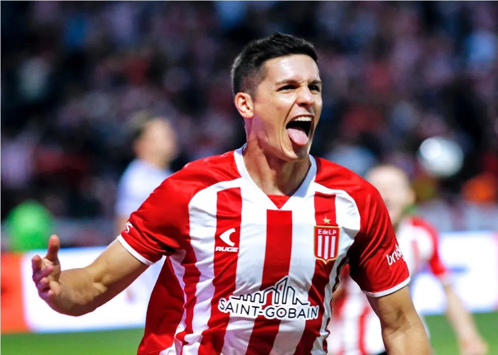 Estudiantes goleó y espera por el ganador de Boca – River