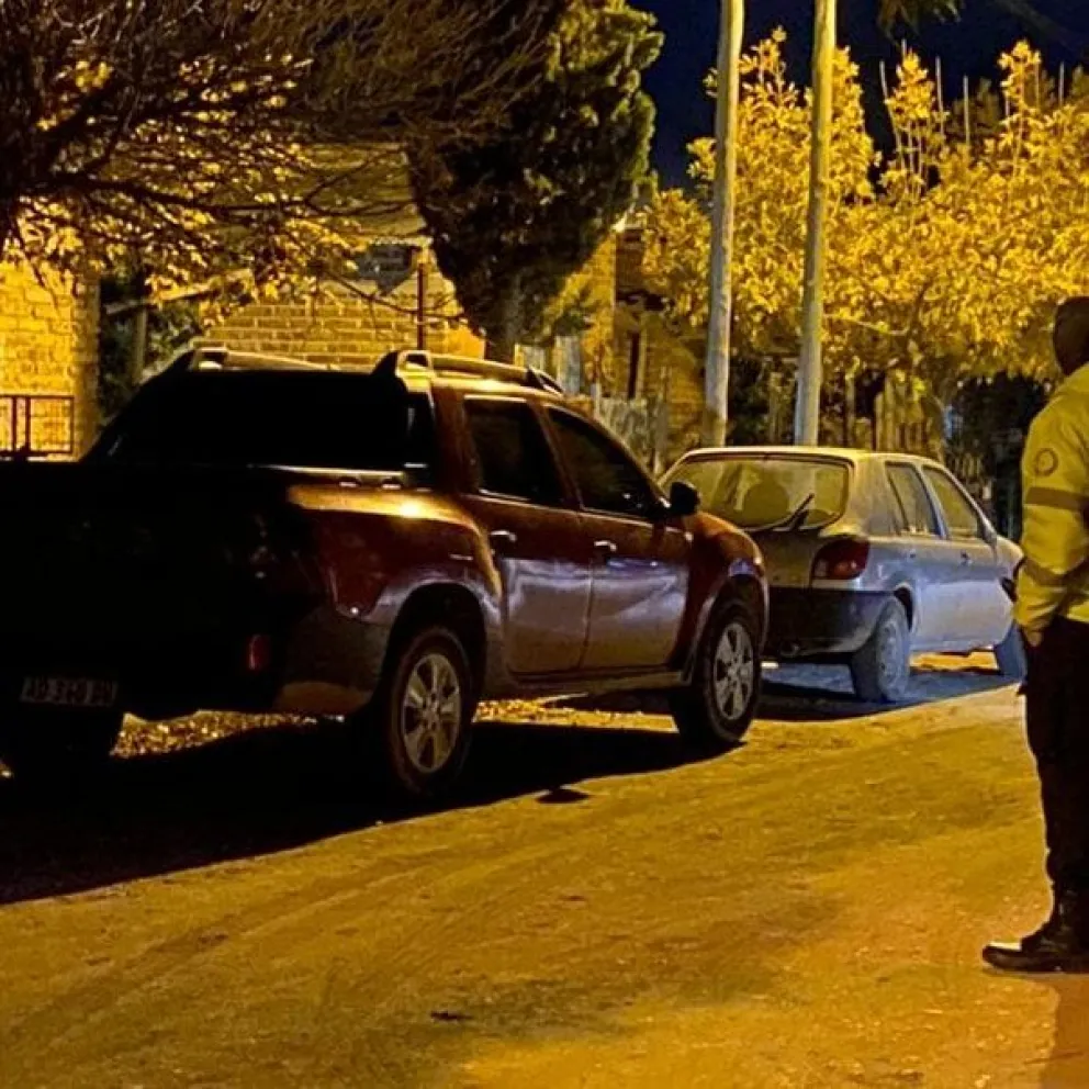 Escaparon de un control policial y dejaron la camioneta abandonada 