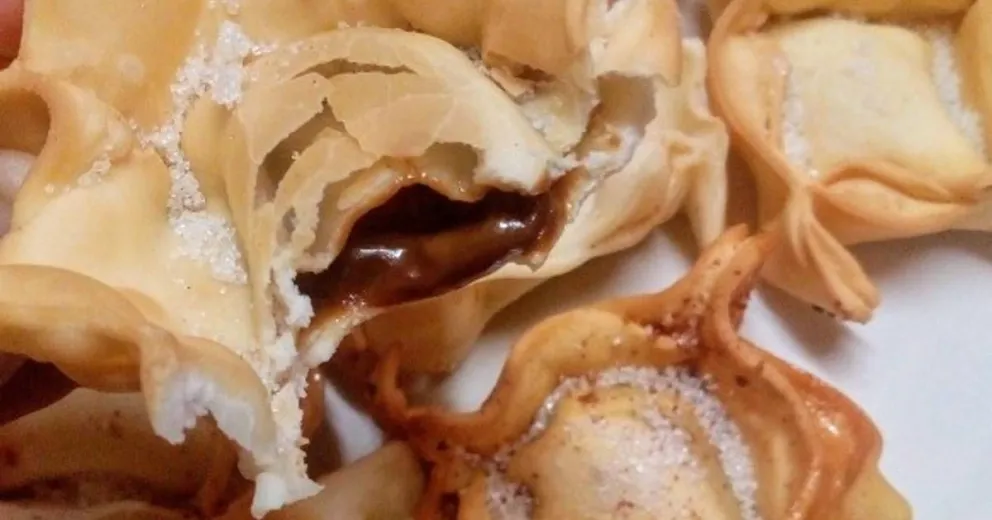 Delicia: pastelitos de dulce de leche y chocolate