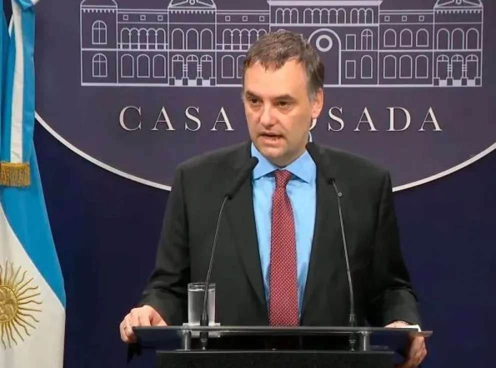 Manuel Adorni reafirma el rumbo del gobierno: "La motosierra es eterna" 