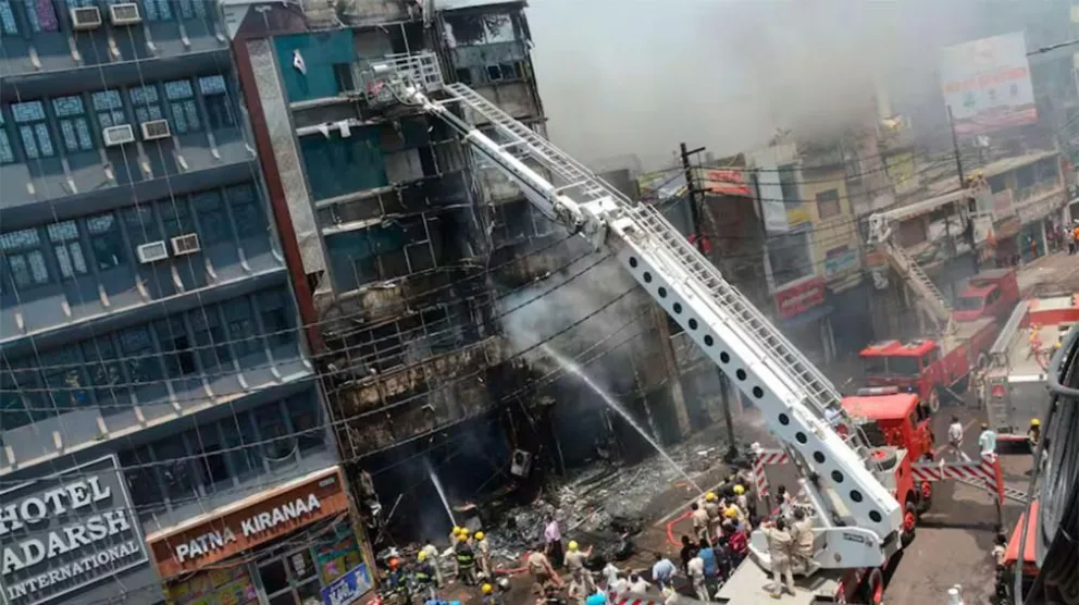 Fallecieron seis personas y hay más de 20 heridos al incendiarse un restaurante en India