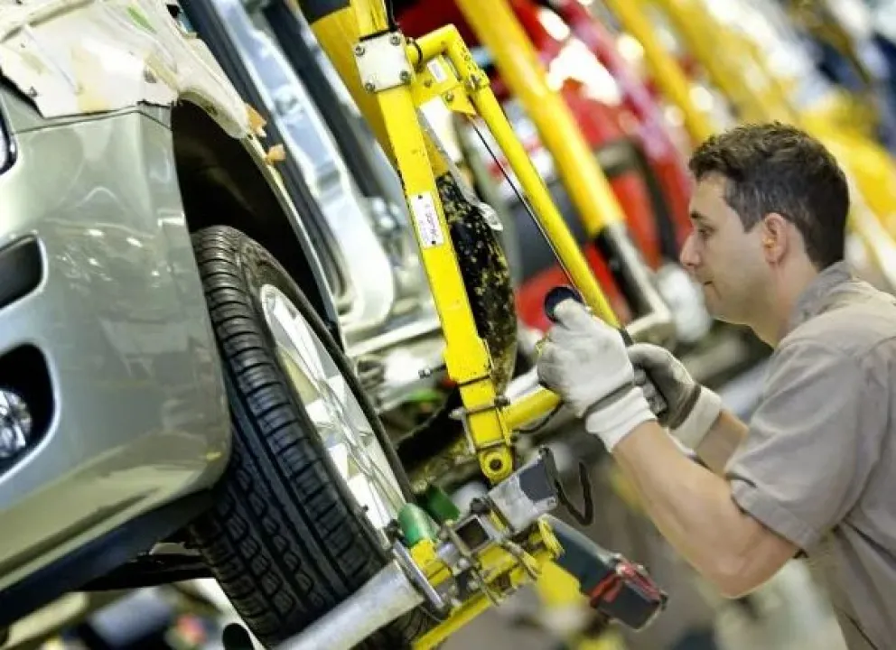 El gobierno anunció rebajas de aranceles e impuestos para "impulsar la industria automotriz"