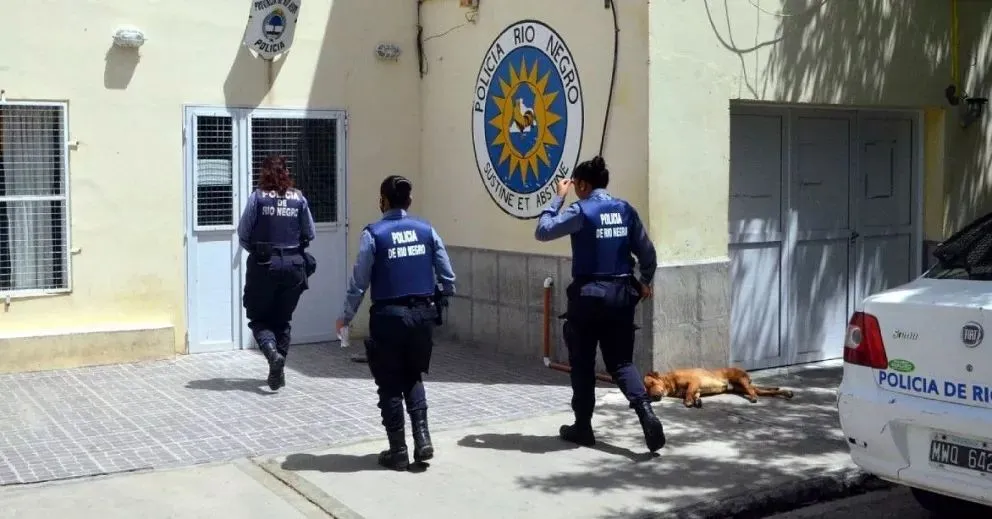 Policías salvan la vida de una niña con maniobras de RCP