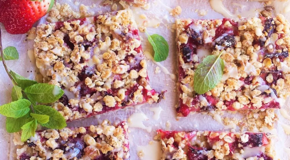 Cómo hacer barritas de avena, banana y frutillas en 5 pasos