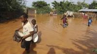 Kenia: 46 muertos, entre ellos 17 niños, tras romperse una represa