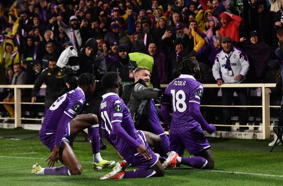 La Fiorentina de los argentinos ganó sobre la hora y se ilusiona con la final
