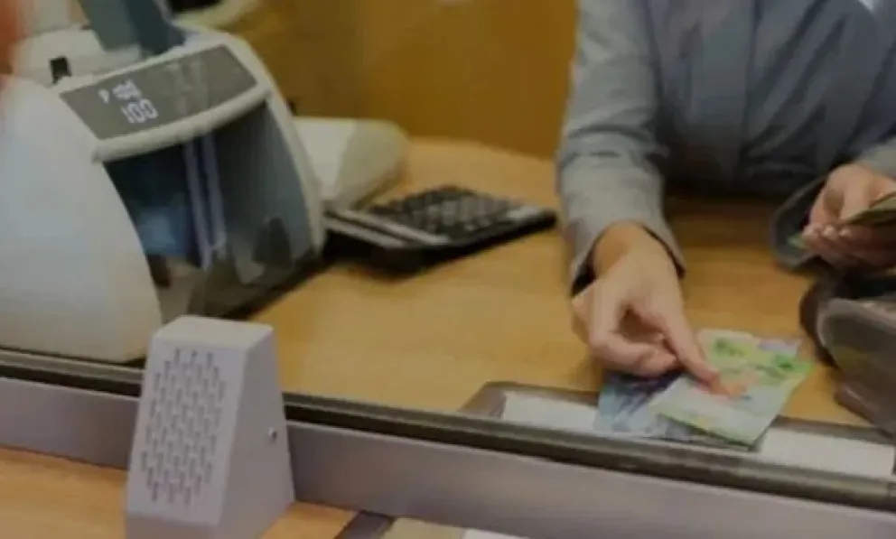 Trabajadores bancarios cerraron aumento por paritarias: de cuánto será el básico ahora 