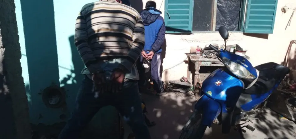 Contaban con antecedentes penales y volvieron a robar una moto en la región