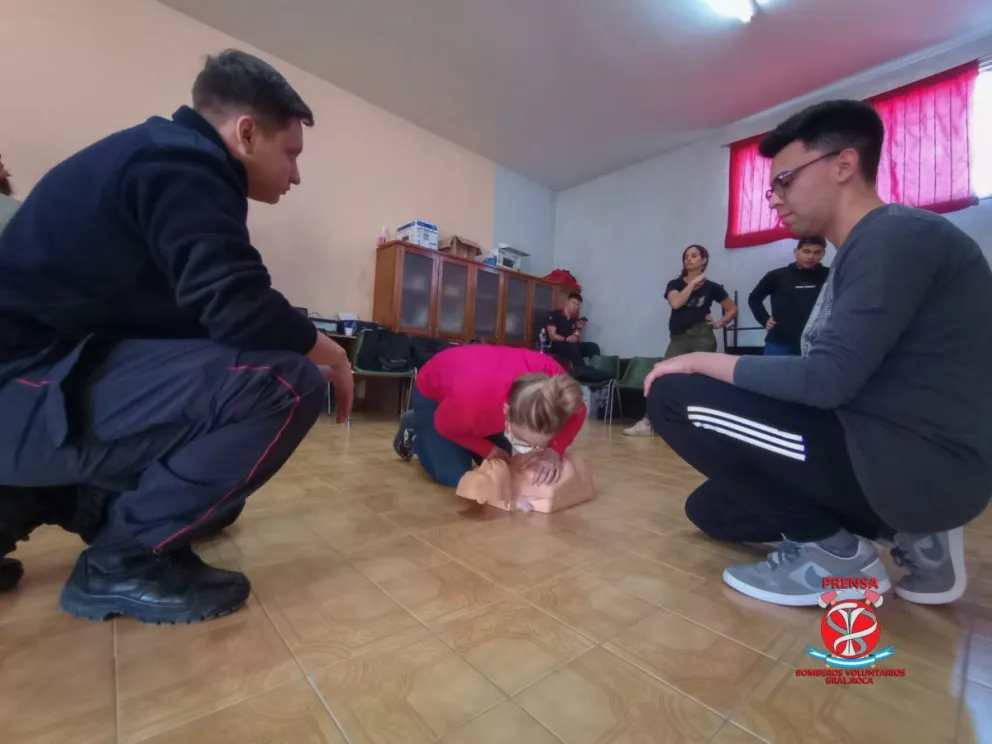 Últimos días para anotarse a la capacitación de RCP, OVA y DEA que dictará Bomberos