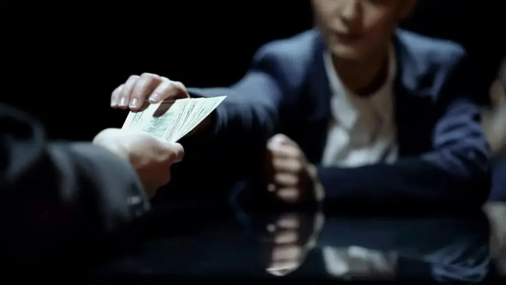 Tres médicos y una secretaria están acusados de desviar fondos de un colegio medico en el Alto Valle