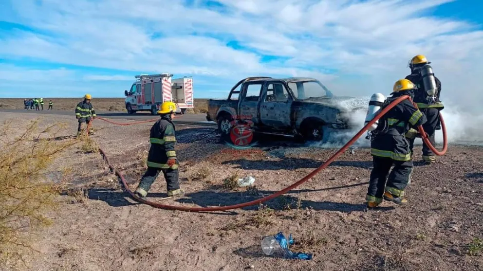Una camioneta quedó envuelta en llamas en Ruta 6