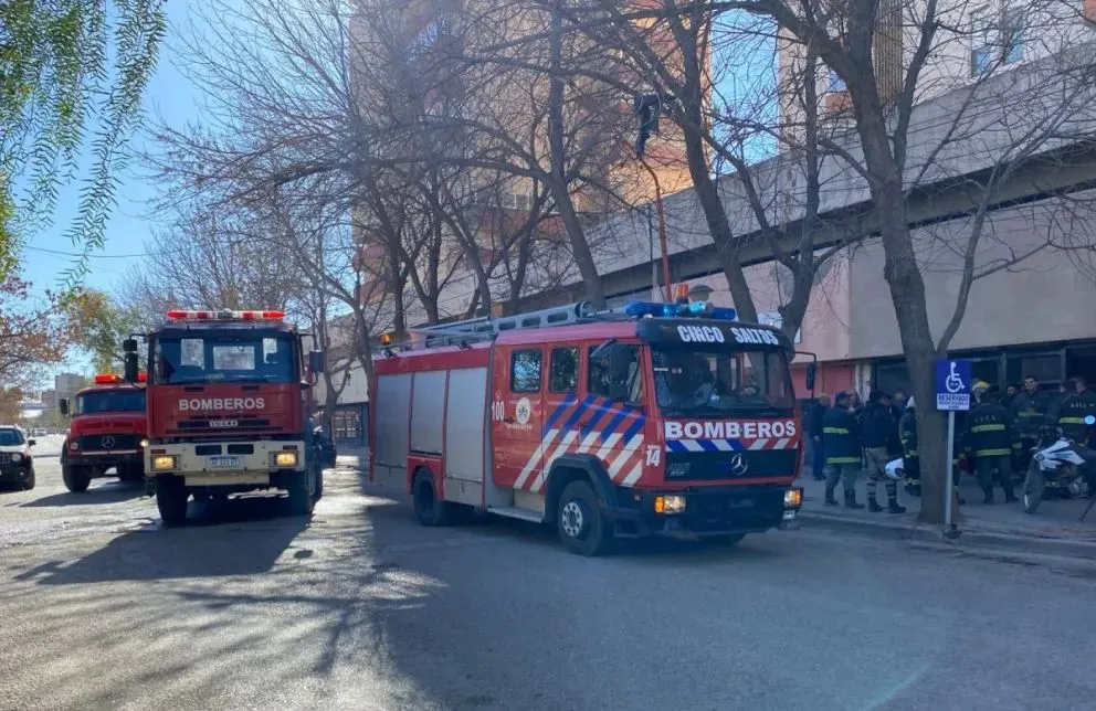 Niños jugando provocaron el incendio en un edificio en una localidad del Alto Valle
