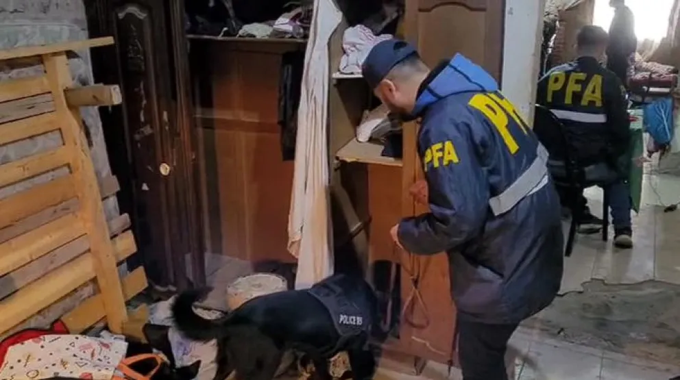 Una pareja quedó detenida por venta de drogas tras un allanamiento en el Alto Valle