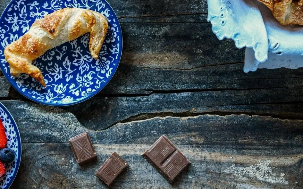 Desayuno de Domingo: Croissants rellenos de chocolate para comenzar el día con alegría