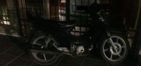 Policía recupera moto robada y detiene a dos delincuentes en Roca