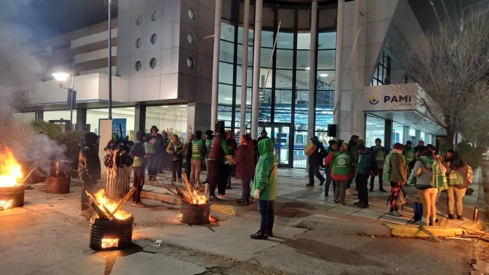 ATE protesta en PAMI: denuncia que no se entrega medicación oncológica y se frenan prestaciones a 100.000 afiliados