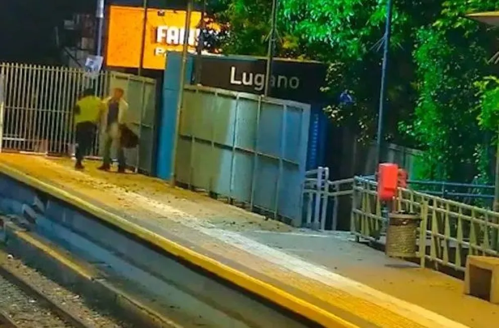 Video: un guardia mató de una trompada a un hombre que no quiso irse de la estación del tren
