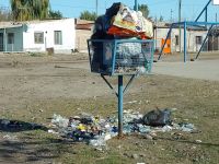 Vecinos de tres barrios de Roca reclaman por basura acumulada