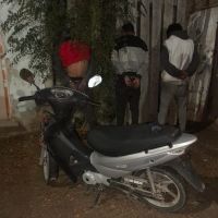 Robaron una moto, quedaron en libertad y fueron detenidos robaron otro vehículo