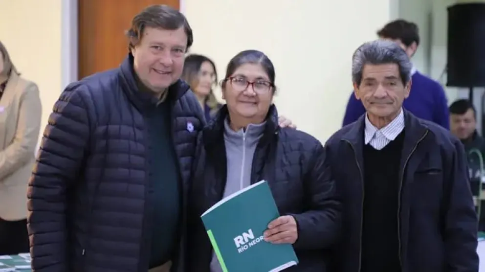 Fernández Oro: Weretilneck entregó escrituras y 168 lotes