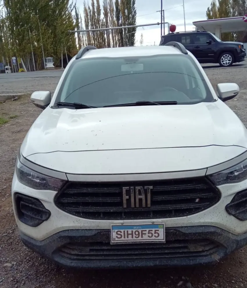 Transportaban armas y drogas por Ruta 22 en un auto con patente brasilera 