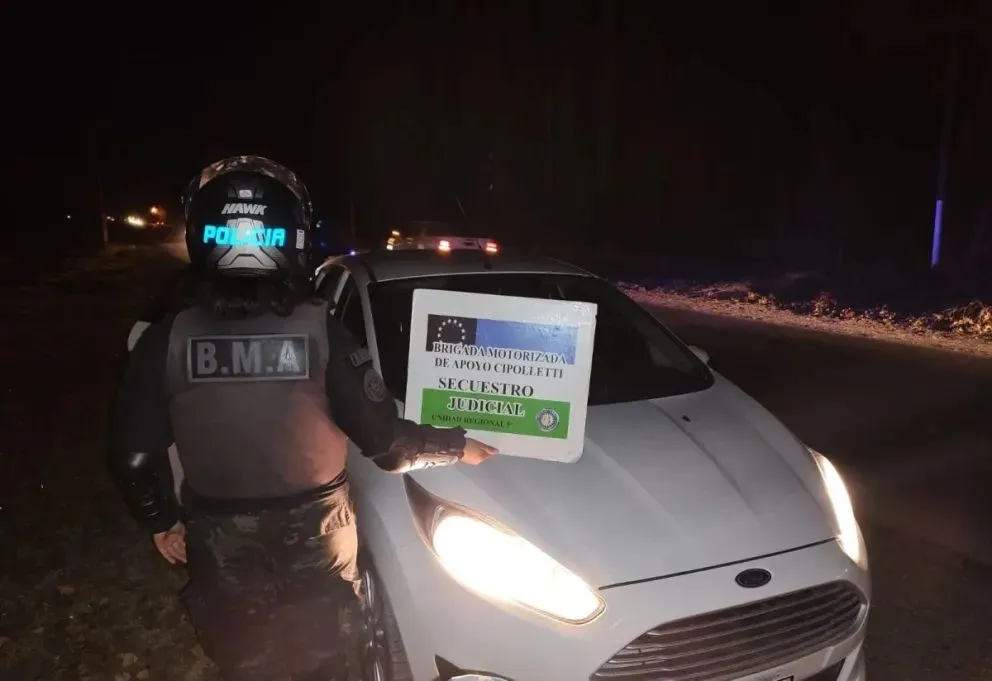 Recuperaron un vehículo robado luego de una persecución por dos localidades del Alto Valle