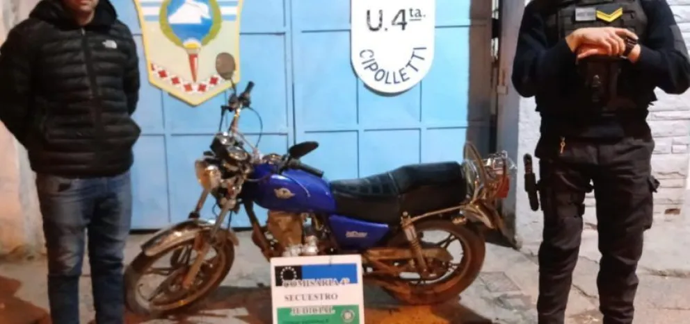 No llegó muy lejos: se robó una moto, un vecino lo vio y lo atrapó la policía