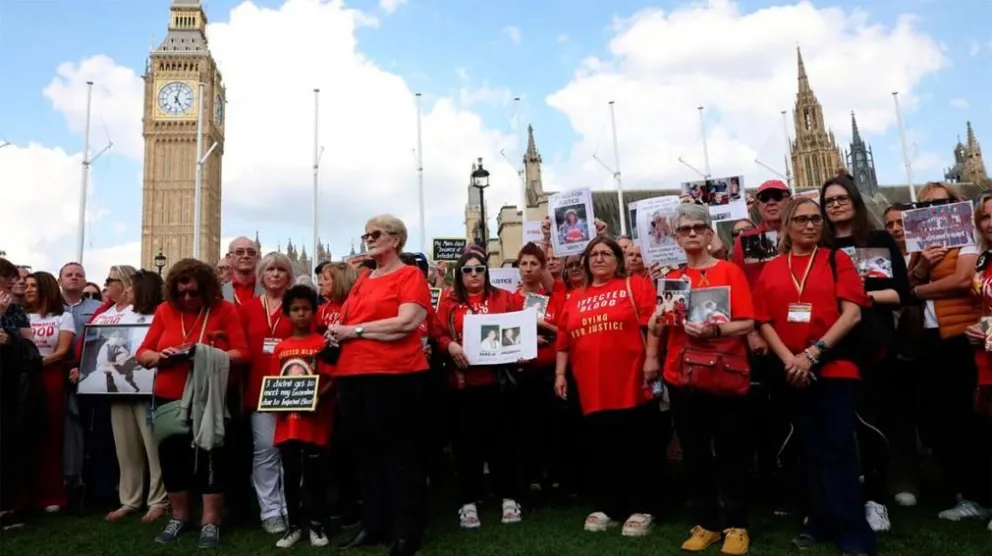 Reino unido reconoció que infectó a miles de personas con sangre contaminada