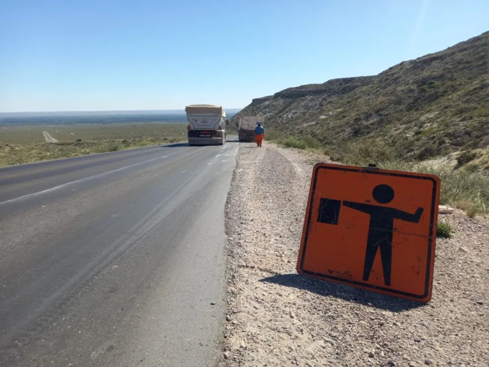 Corte en Ruta 6 en Roca: Bloquean el tránsito en el puente de Paso Córdoba