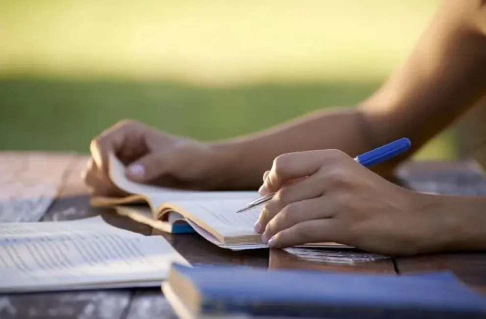 Técnicas comprobadas: los secretos para aprobar los exámenes finales, según Harvard