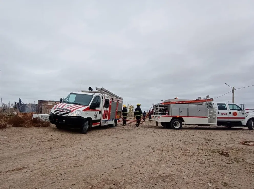 Incansables: Bomberos de Roca atendieron más de dos incendios en un solo día