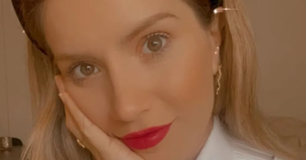 Laurita Fernández enfrenta problemas de voz y suspende obra teatral