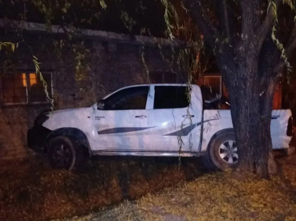 Un conductor completamente alcoholizado se estrelló contra una vivienda en Roca
