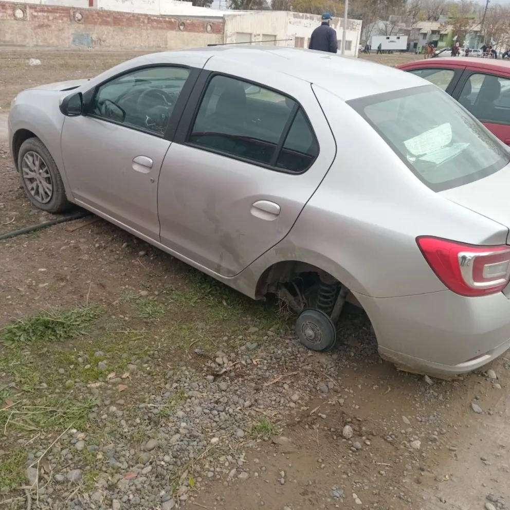 Atrapan a un roba ruedas a plena luz del día