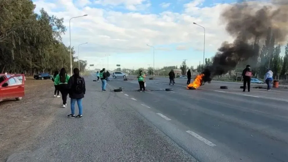 Tránsito complicado: corte total en una ruta regional por conflicto gremial