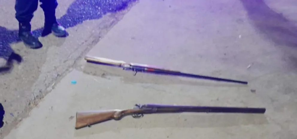 Desarmado: detienen a un hombre que circulaba con dos escopetas por la calle