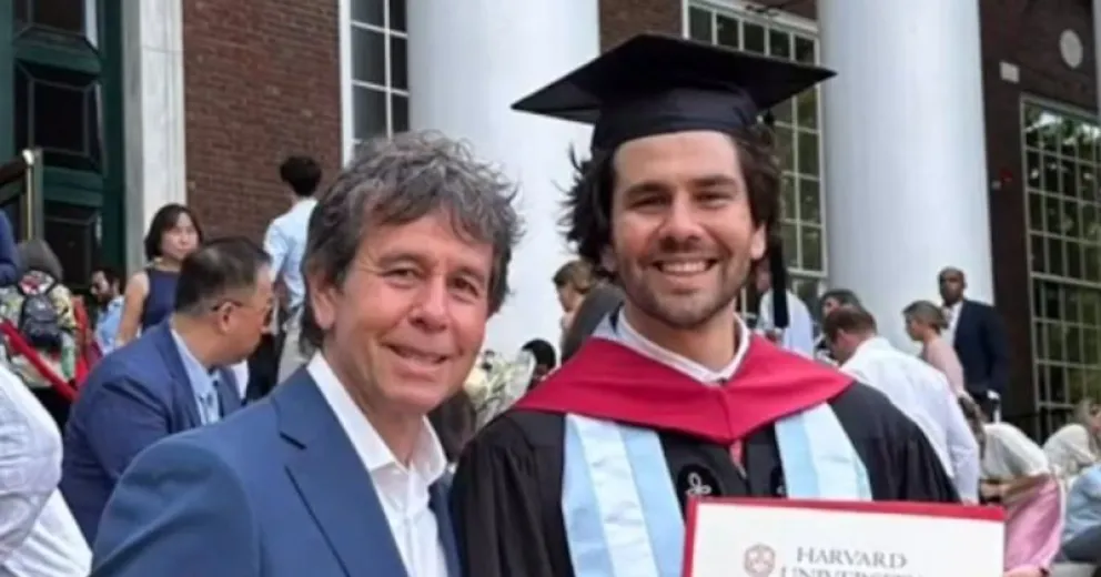 Emotiva graduación del hijo de Ariel Rodríguez Palacios en Harvard