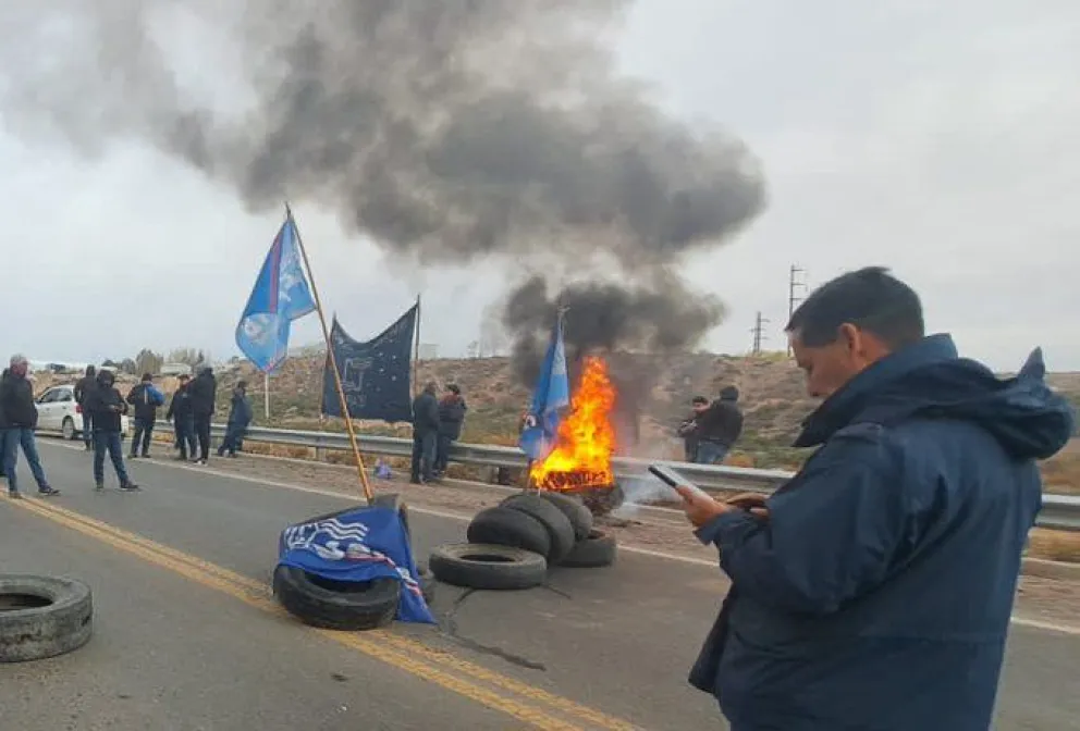 Corte de Ruta 22 por tercer puente: Paso desde Cipolletti a Neuquén cortado