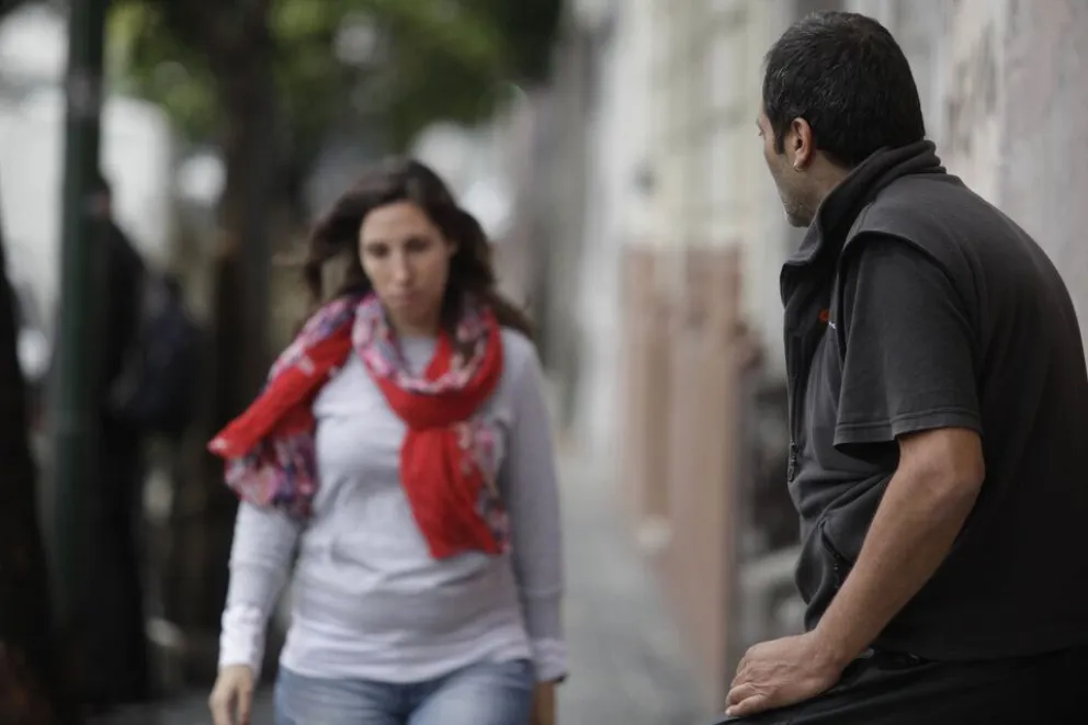 Un hombre inició un juicio por injurias, pero quedó en evidencia que era un acosador callejero