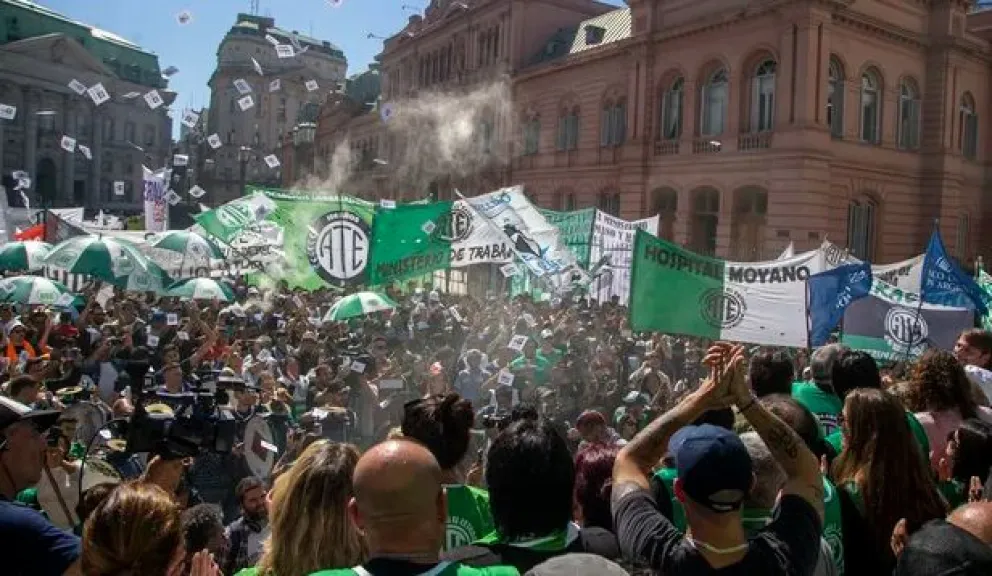 Despidos masivos: más de 20.000 personas son desvinculadas de la planta estatal en la era Milei