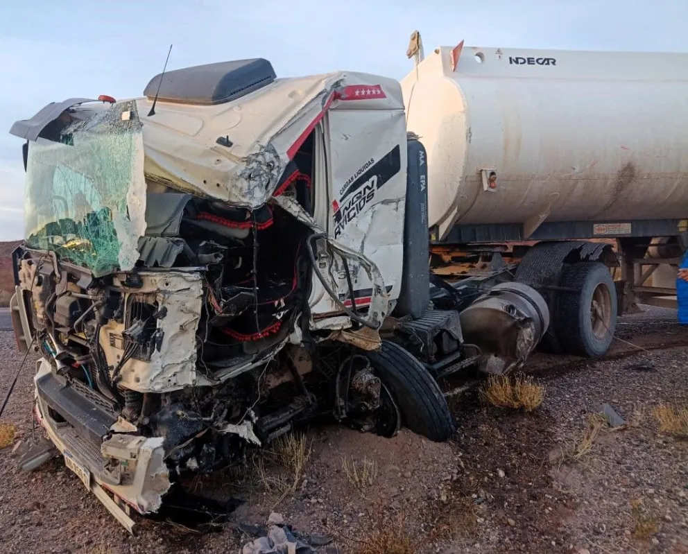 Dos camiones chocaron en Ruta 6 al sur de Paso Cordoba 