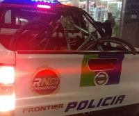 Iban en moto con una bicicleta robada que tras una persecución fue recuperada