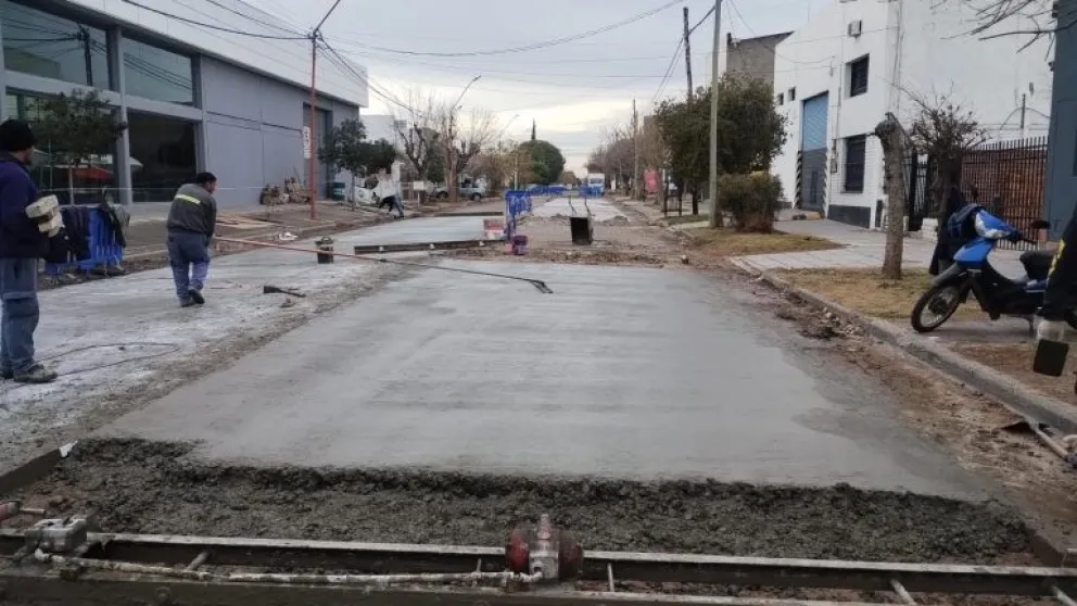 Continúa la reconstrucción de una de las arterias más deterioradas de Roca