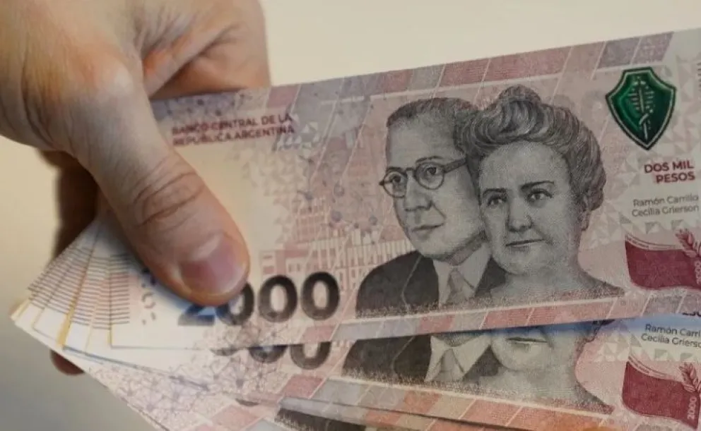 Advierten sobre nueva estafa: cómo detectar billetes falsos 